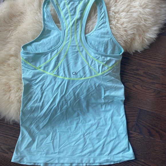 3/$15 🎉 Gap Fit Workout tank - Picture 2 of 2